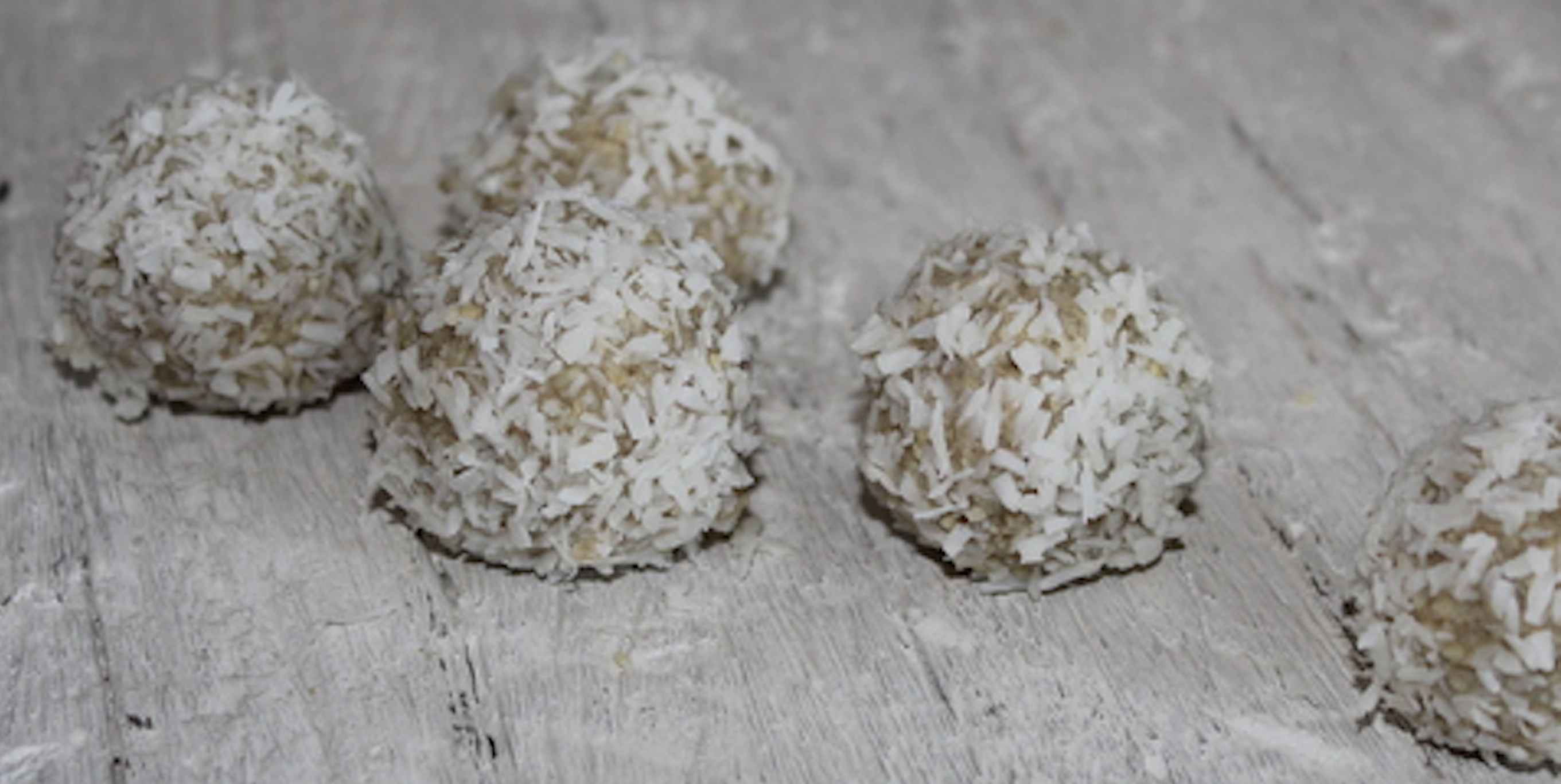 food-Cashew-and-sunflower-seed-snowballs